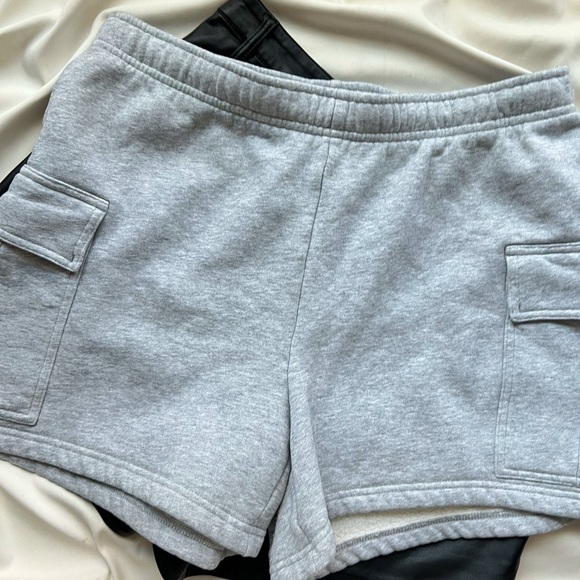Aritzia Sweaflee Grey Cargo Shorts - Picture 4 of 8